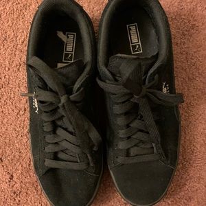 Used pumas-black /good condition /worn few times